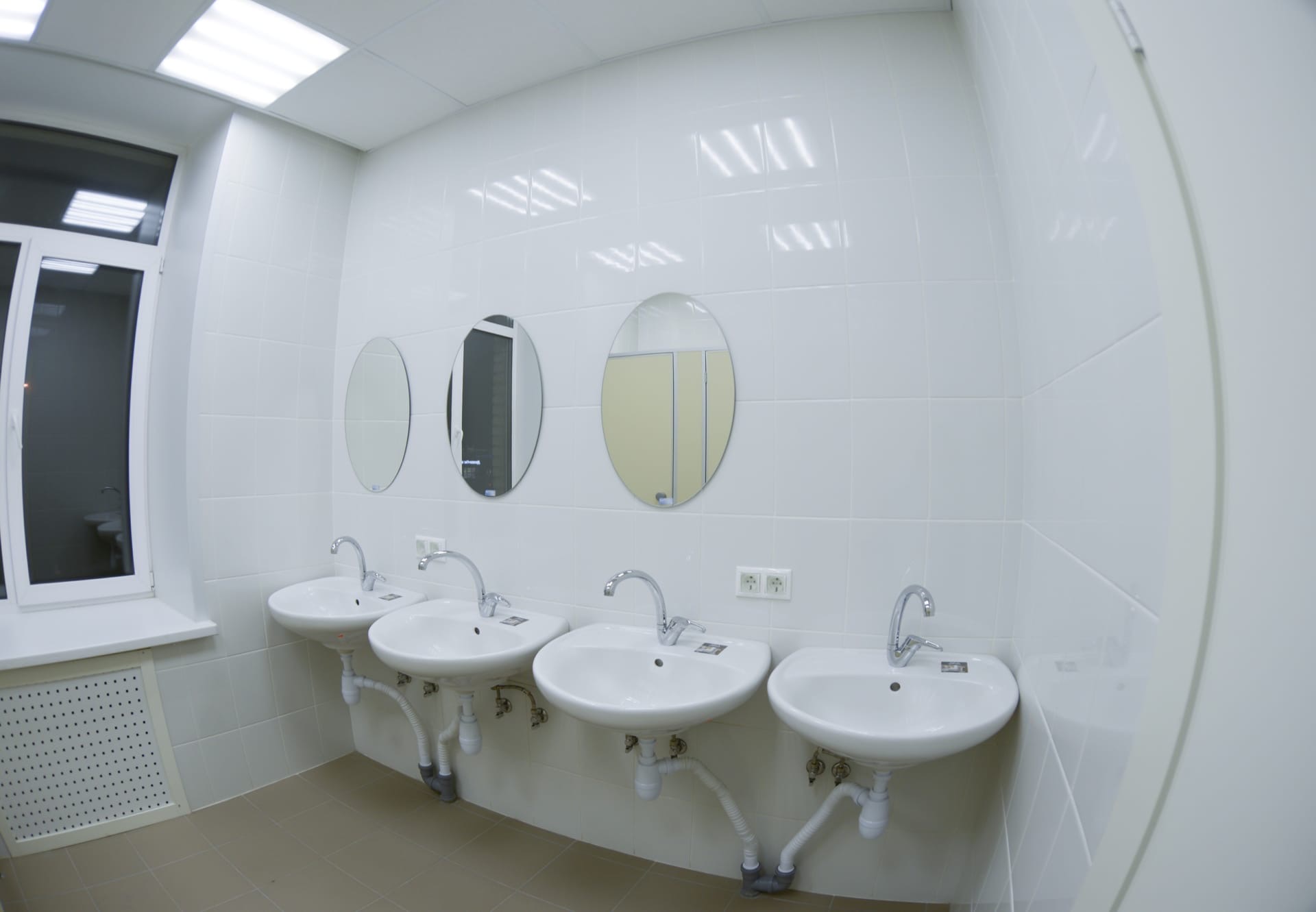 Приглашаем в новый хостел «Garmonika Rooms»
2-х местные комнаты от 600 рублей в сутки за человека;
Просторные комнаты;
Бесплатный wi-fi;
Уютная зона отдыха;
Кухня оснащённая необходимыми бытовыми приборами.
Адрес: метро «Перово», ул. Новогиреевская, д. 18/31.
Телефон:+7 (915) 049-79-85.
Вконтакте: vk. com/garmonika_rooms
Ждём вас - фото Фото: Приглашаем в новый хостел «Garmonika Rooms»
2-х местные комнаты от 600 рублей в сутки за человека;
Просторные комнаты;
Бесплатный wi-fi;
Уютная зона отдыха;
Кухня оснащённая необходимыми бытовыми приборами.
Адрес: метро «Перово», ул. Новогиреевская, д. 18/31.
Телефон:+7 (915) 049-79-85.
Вконтакте: vk. com/garmonika_rooms
Ждём вас