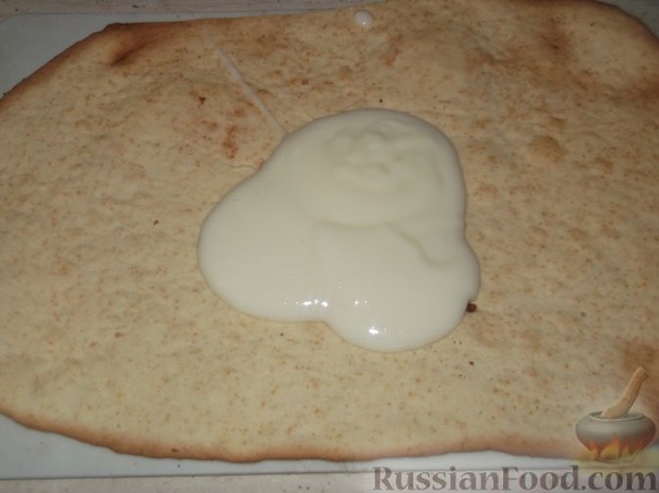 Сметанный пирог Мука - 3 стакана Сметана - 500 мл Сахар - 1,5 стакана (по вкусу) Сода - 0,25 ч. ложки Соль - 0,25 ч. ложки Масло (сливочное) - для смазывания противняСметану смешать с сахаром и