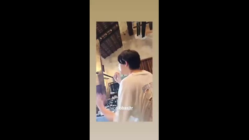B_unnylN3PzLC_360p.mp4